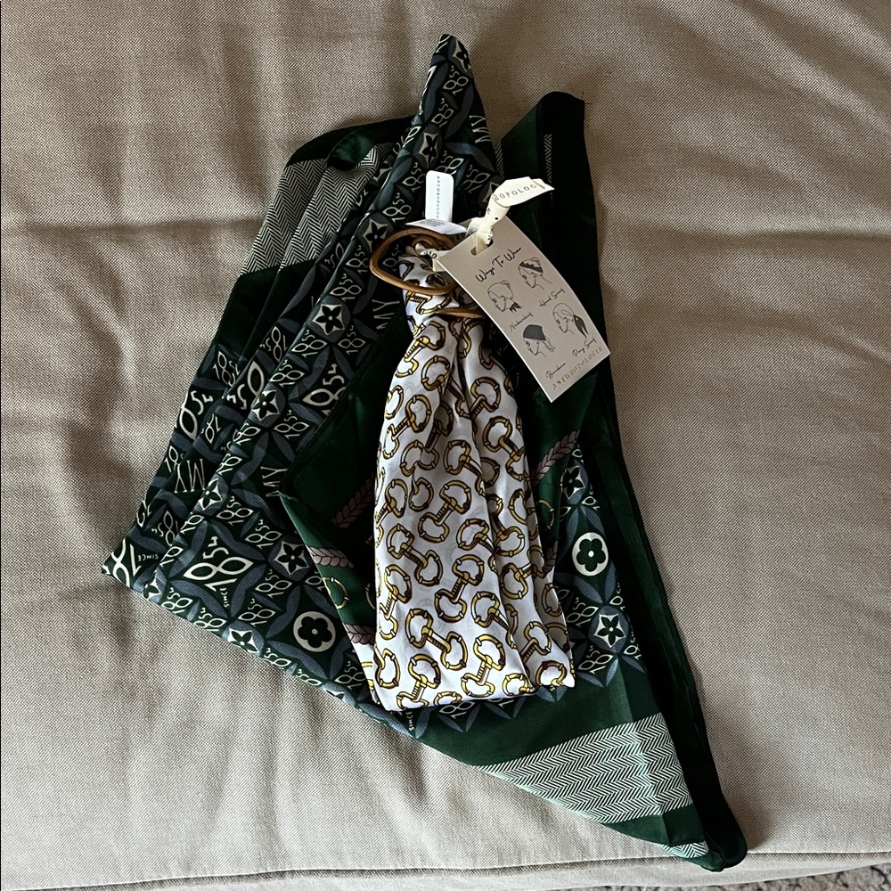 Anthropologie Green and White Scarf Set